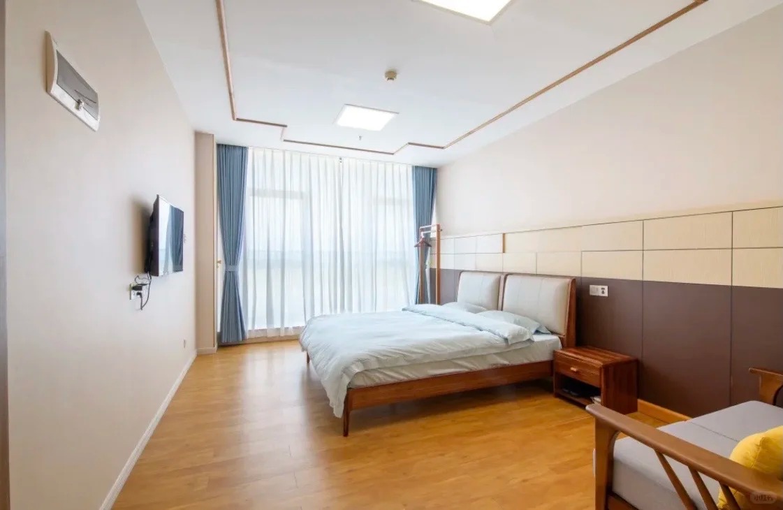 VIP suite bedroom