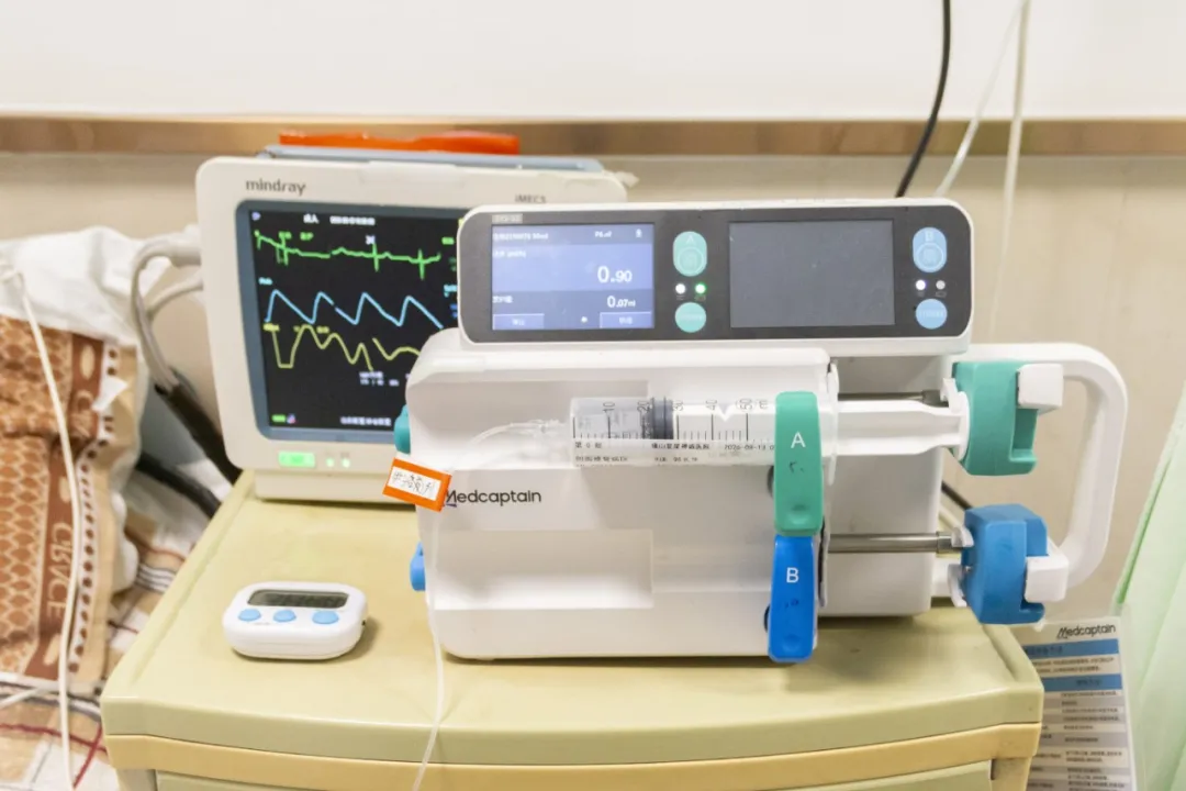 Infusion pump and cardiac monitor during Iloprost administration at Foshan Chancheng Hospital