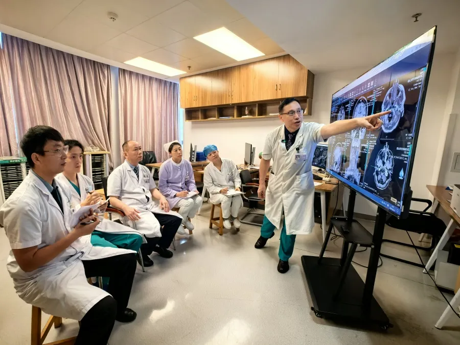 Foshan Chancheng Hospital skull-base MDT discusses preoperative imaging for Mr. Zakir